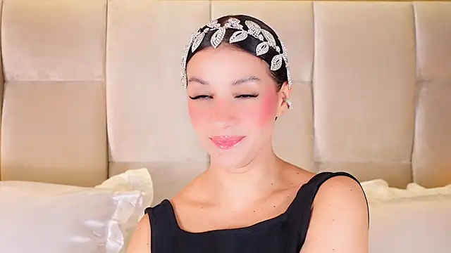 Snapshot of KiraKayleigh1 chatting on 11-17-25, 01:00 KiraKayleigh1 online show from 11-17-25, 01:00