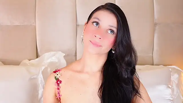 Snapshot of KiraKayleigh1 chatting on 11-24-25, 12:43 KiraKayleigh1 online show from 11-24-25, 12:43