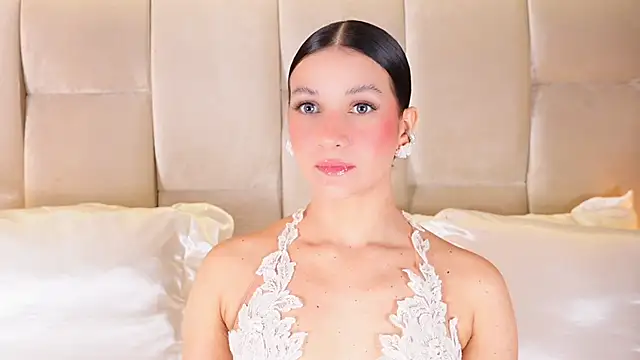 Snapshot of KiraKayleigh1 chatting on 11-30-25, 12:47 KiraKayleigh1 online show from 11-30-25, 12:47