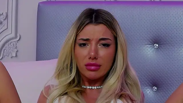 ClaraHazel online show from 01-08-25, 10:48