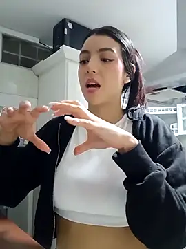 Julie Bennet online show from 10-17-25, 04:26