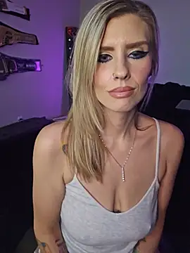 Snapshot of ellieconradxo chatting on 07-09-26, 04:38 ellieconradxo online show from 07-09-26, 04:38