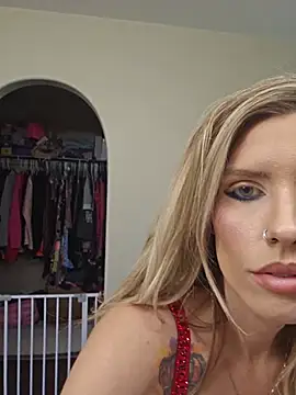 Snapshot of ellieconradxo chatting on 07-22-26, 04:32 ellieconradxo online show from 07-22-26, 04:32