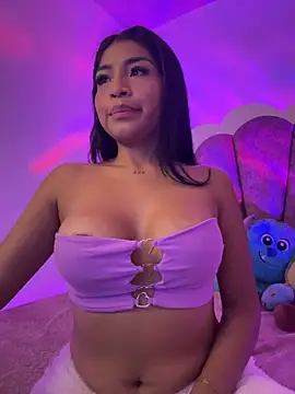 Snapshot of Pocahontascute_33 chatting on 03-15-25, 08:26 Pocahontascute 33 online show from 03-15-25, 08:26