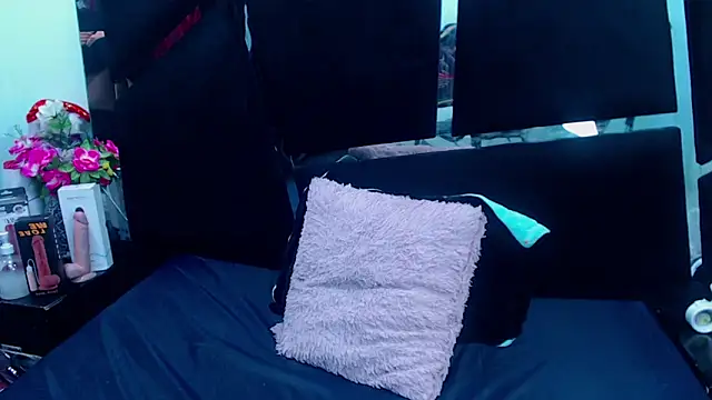 Snapshot of Cocoo_Nuth chatting on 12-20-24, 03:03 Cocoo Nuth online show from 12-20-24, 03:03