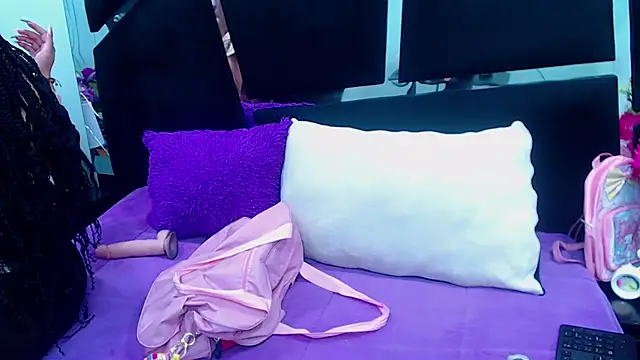 Snapshot of Cocoo_Nuth chatting on 01-10-25, 03:07 Cocoo Nuth online show from 01-10-25, 03:07