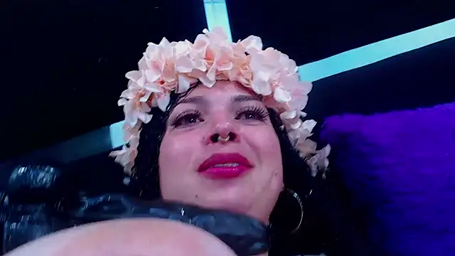 Snapshot of Cocoo_Nuth chatting on 01-12-25, 12:12 Cocoo Nuth online show from 01-12-25, 12:12