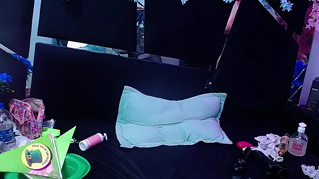 Snapshot of Cocoo_Nuth chatting on 03-18-25, 10:14 Cocoo Nuth online show from 03-18-25, 10:14