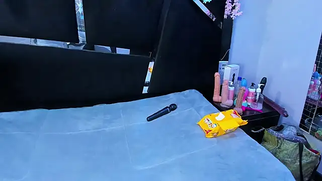 Snapshot of Cocoo_Nuth chatting on 10-30-25, 01:40 Cocoo Nuth online show from 10-30-25, 01:40