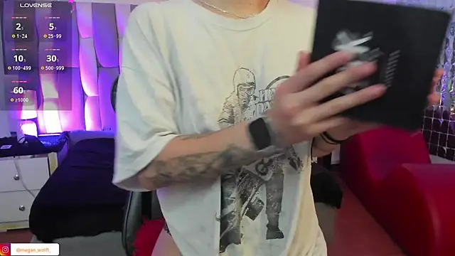 Megan wolf1  online show from 02-26-25, 04:36