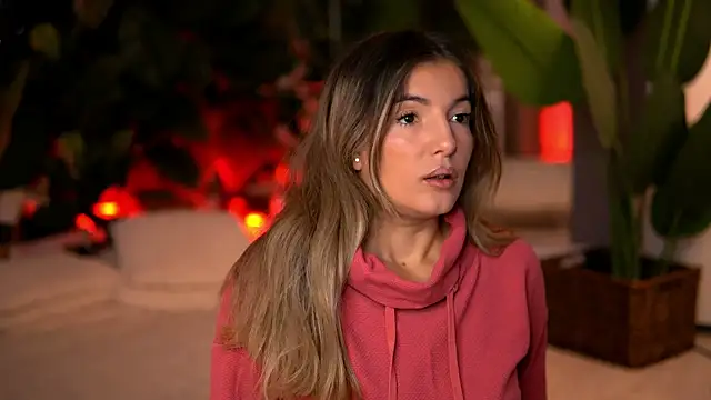 Snapshot of KellyMathews chatting on 12-23-25, 02:42 KellyMathews online show from 12-23-25, 02:42