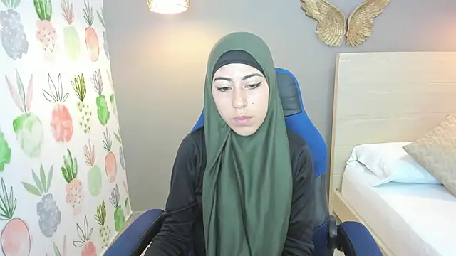 chaymae nah  online show from 12-12-24, 02:15