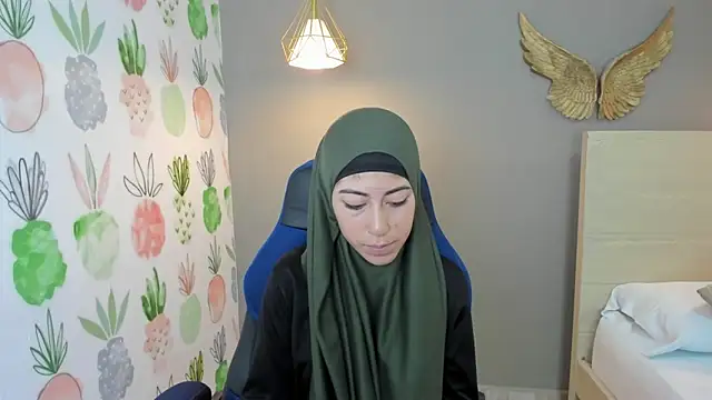 chaymae nah  online show from 12-12-24, 05:20