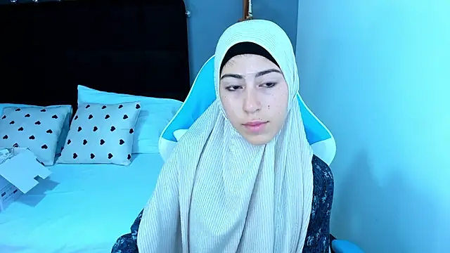 chaymae nah  online show from 12-19-24, 08:23