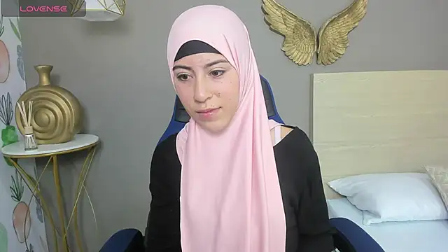 chaymae nah  online show from 12-20-24, 02:41