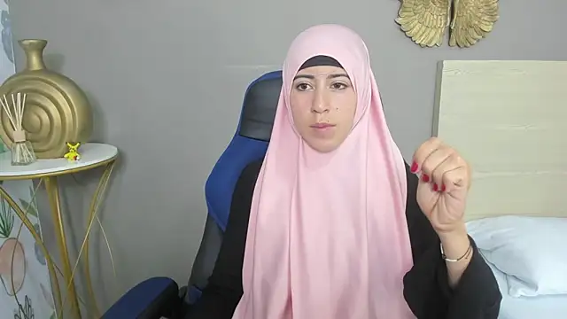 chaymae nah  online show from 12-20-24, 05:47