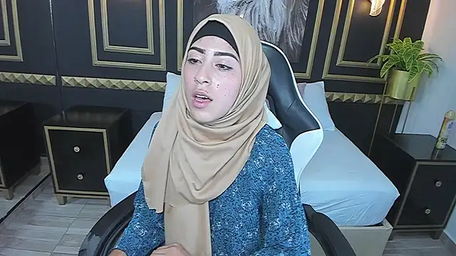 chaymae nah  online show from 01-04-25, 12:49