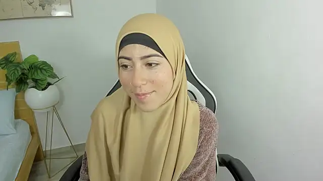 chaymae nah  online show from 01-16-25, 12:42