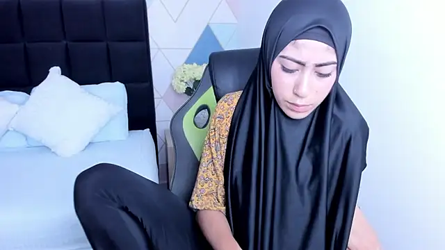 chaymae nah  online show from 01-23-25, 03:32