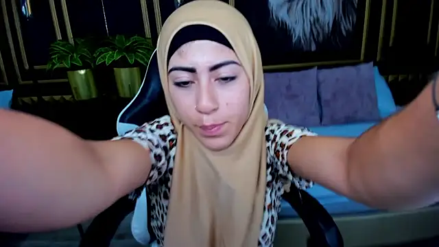 chaymae nah  online show from 01-25-25, 12:37