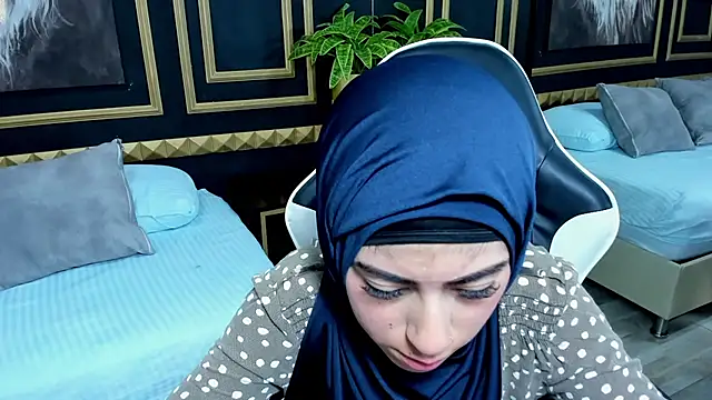 chaymae nah  online show from 02-07-25, 09:48