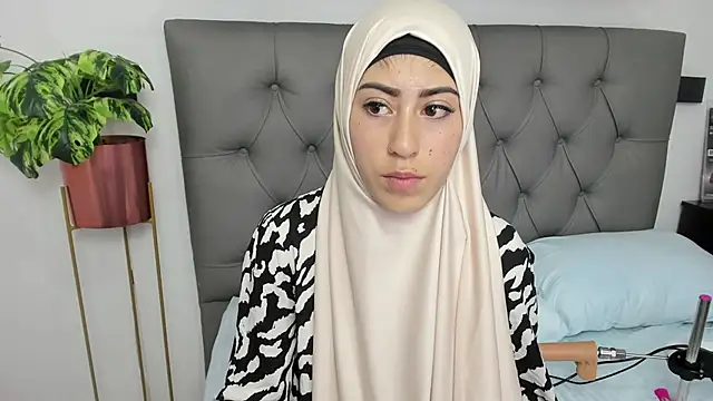 chaymae nah  online show from 02-10-25, 10:40