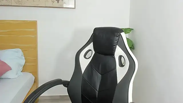 chaymae nah  online show from 02-11-25, 12:16