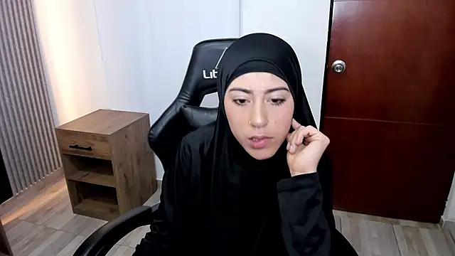 chaymae nah  online show from 03-18-25, 07:31