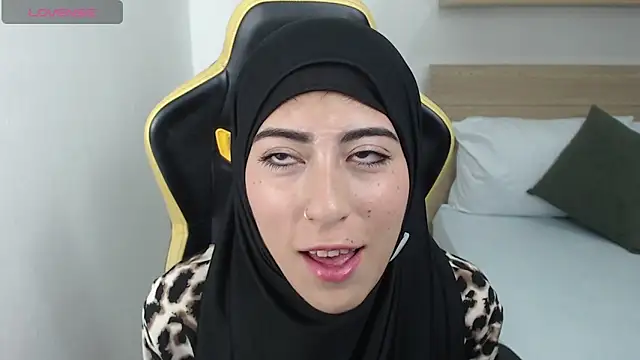 chaymae nah  online show from 03-21-25, 12:28