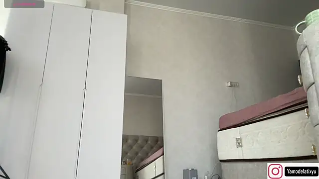 Snapshot of diffgirls2 chatting on 09-13-25, 09:09 diffgirls2 online show from 09-13-25, 09:09