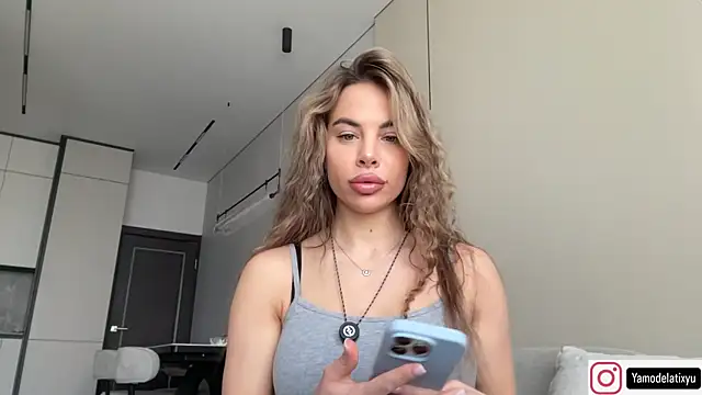 Snapshot of diffgirls2 chatting on 11-06-25, 10:38 diffgirls2 online show from 11-06-25, 10:38