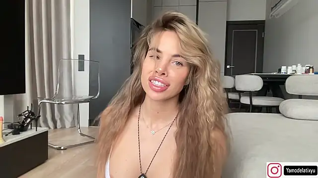 Snapshot of diffgirls2 chatting on 11-14-25, 08:35 diffgirls2 online show from 11-14-25, 08:35