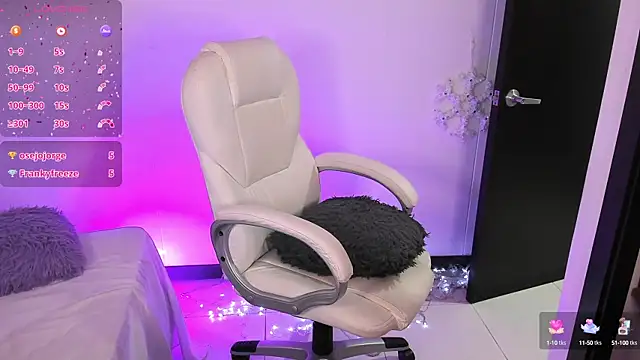 Snapshot of nyna_1 chatting on 03-08-25, 10:45 nyna 1 online show from 03-08-25, 10:45