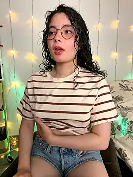 Snapshot of Antoniart_ chatting on 10-12-25, 02:32 Antoniart online show from 10-12-25, 02:32