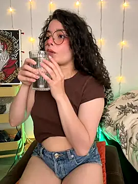 Snapshot of Antoniart_ chatting on 10-13-25, 02:22 Antoniart online show from 10-13-25, 02:22