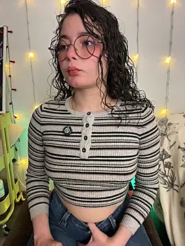 Snapshot of Antoniart_ chatting on 10-21-25, 01:28 Antoniart online show from 10-21-25, 01:28