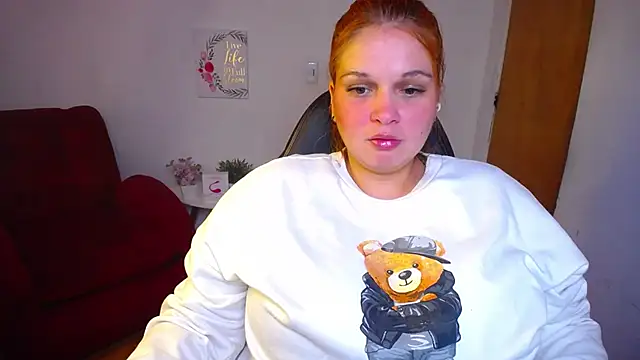 Snapshot of DanielaMendez chatting on 02-06-25, 08:13 DanielaMendez online show from 02-06-25, 08:13