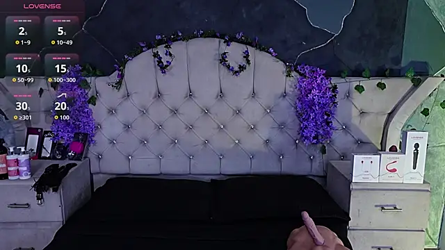 Snapshot of AmberGreyy_ chatting on 06-15-26, 06:54 AmberGreyy online show from 06-15-26, 06:54