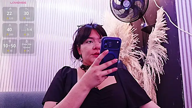 Snapshot of AmberGreyy_ chatting on 07-04-26, 04:57 AmberGreyy online show from 07-04-26, 04:57