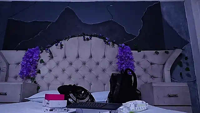 Snapshot of AmberGreyy_ chatting on 07-14-26, 07:30 AmberGreyy online show from 07-14-26, 07:30