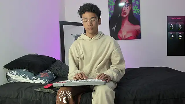 Snapshot of harrytwink18 chatting on 01-27-25, 01:19 harrytwink18 online show from 01-27-25, 01:19