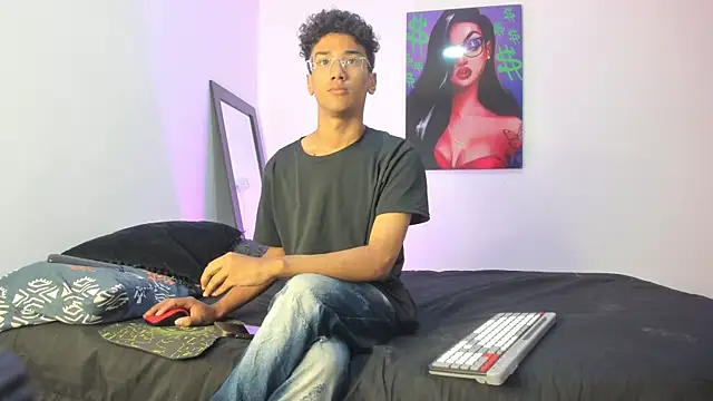 Snapshot of harrytwink18 chatting on 03-03-25, 01:20 harrytwink18 online show from 03-03-25, 01:20