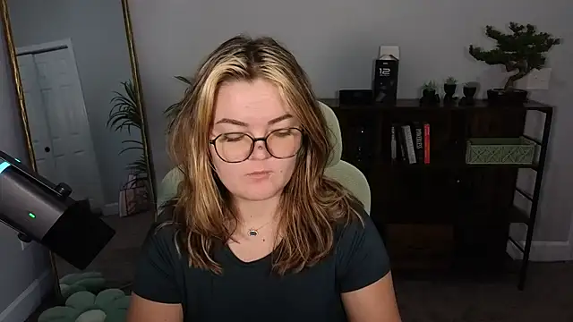 Snapshot of rodeobrii chatting on 09-26-25, 03:43 rodeobrii online show from 09-26-25, 03:43