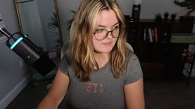 Snapshot of rodeobrii chatting on 10-04-25, 02:31 rodeobrii online show from 10-04-25, 02:31