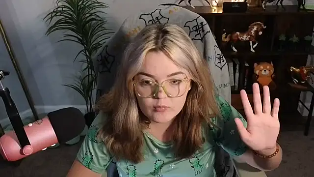 Snapshot of rodeobrii chatting on 11-19-25, 12:21 rodeobrii online show from 11-19-25, 12:21