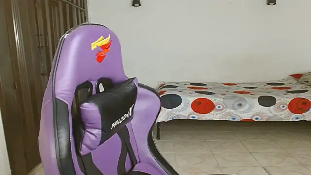 engielphoenis14 online show from 09-08-25, 09:58