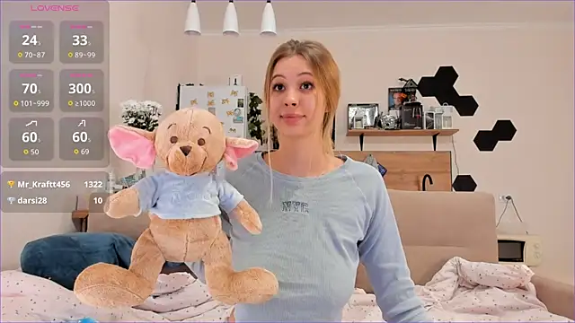 Girl alone home online show from 10-03-25, 03:53