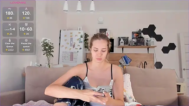 Girl alone home online show from 10-13-25, 04:01