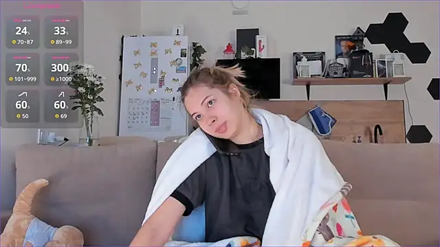 Girl alone home online show from 10-17-25, 04:04