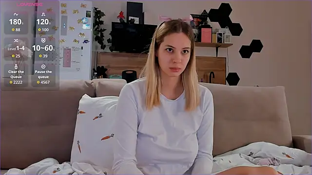 Girl alone home online show from 11-06-25, 03:57